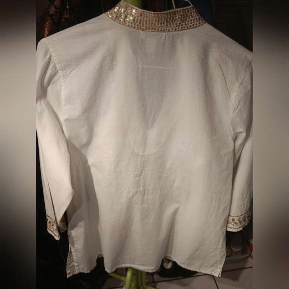 Embroidered White and Gold Men's Shirt - Picture 3 of 11